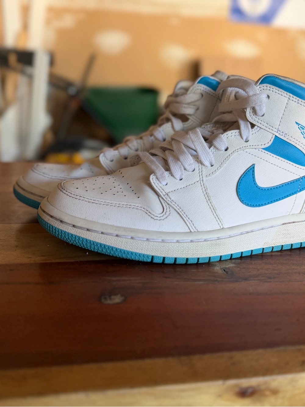 Womens WMNS Air Jordan 1 Mid UNC BQ6472-114 - Picture 3 of 3